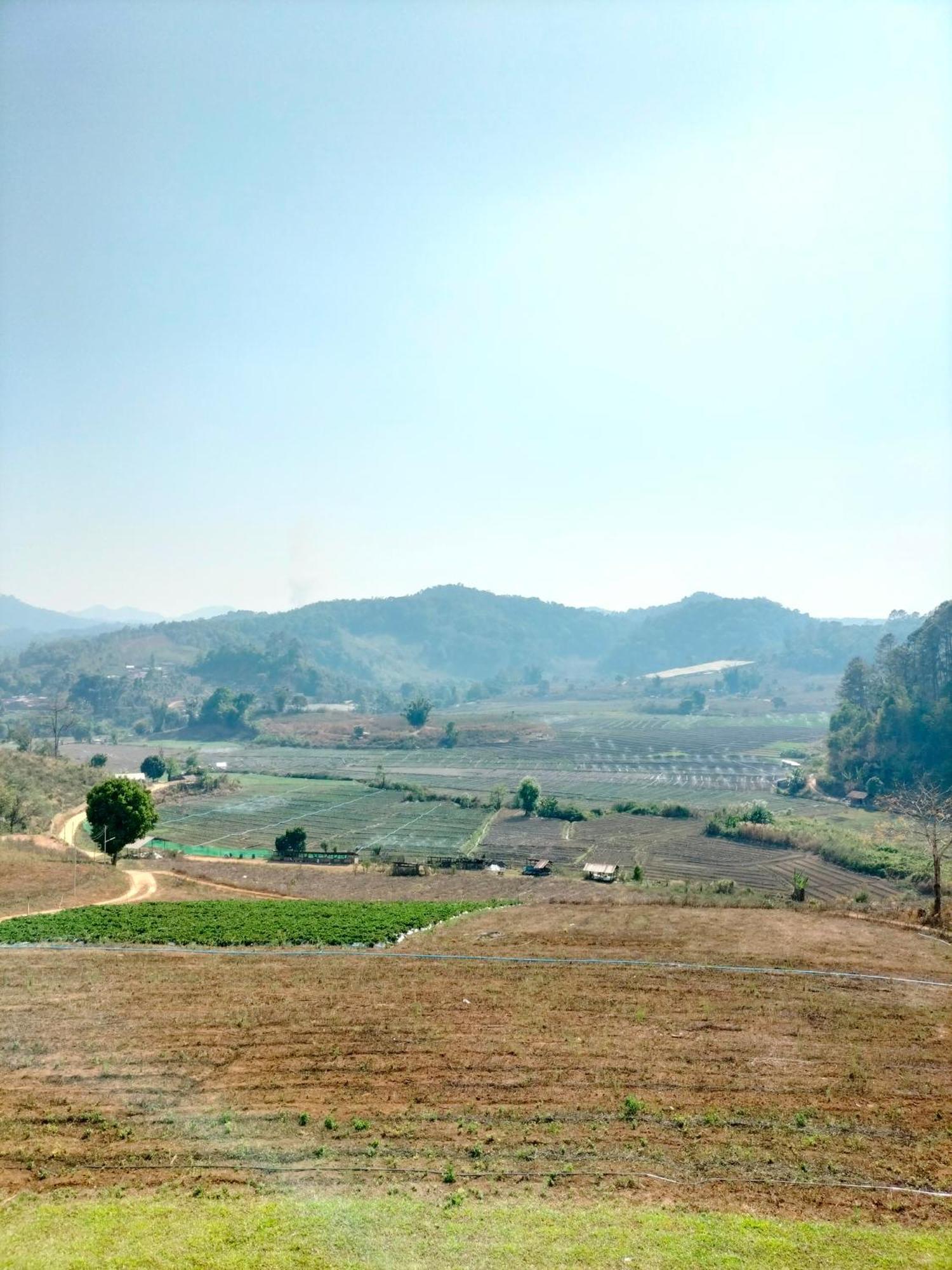 ホテル สวนไร่รุ่งอรุณ Suan Rai Rungarun Ban Na Pa Paek エクステリア 写真